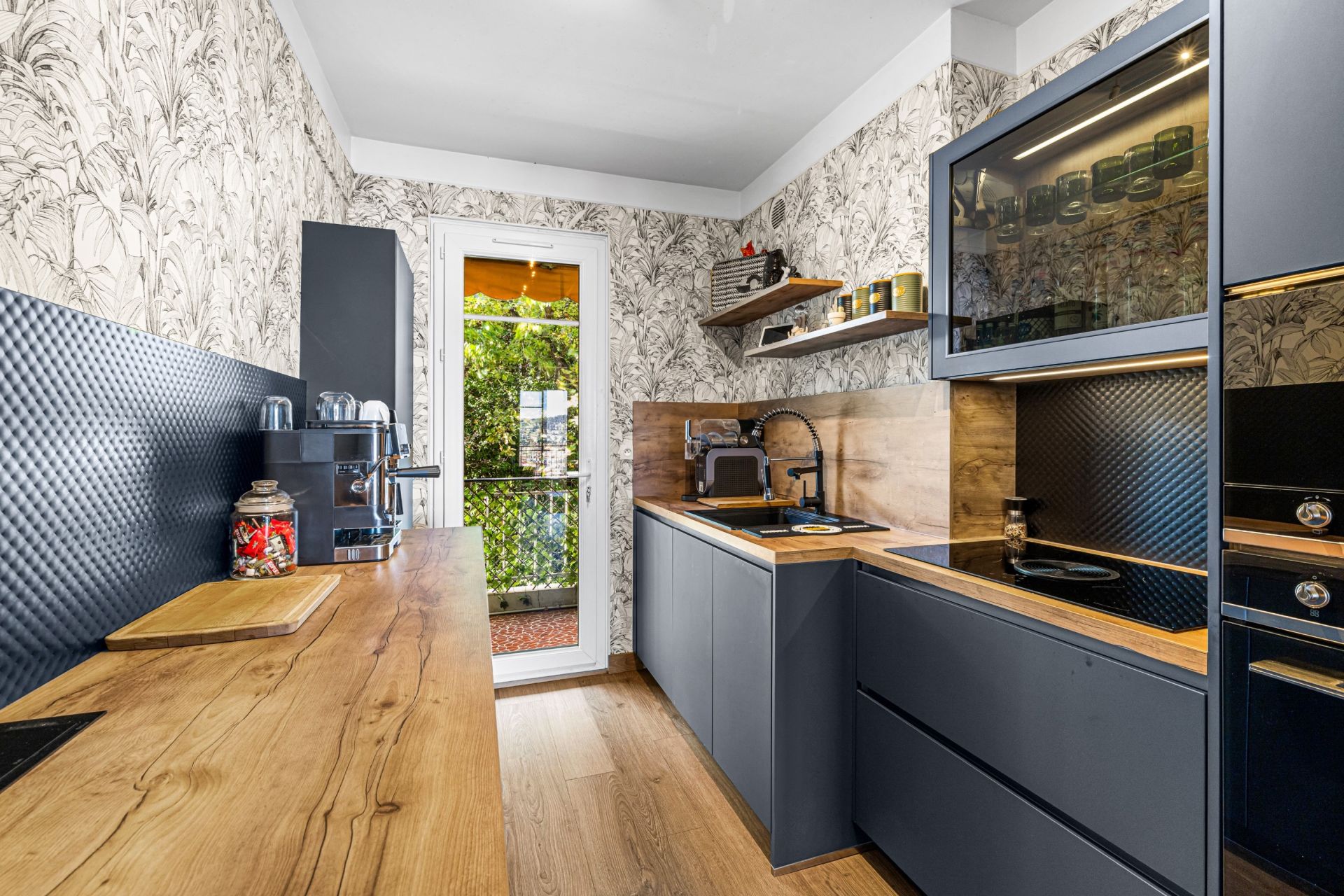 luxury apartment 3 Rooms for sale on NICE (06000)