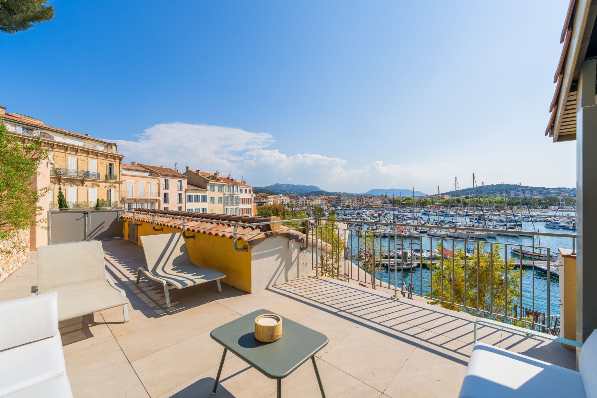 townhouse 5 Rooms for sale on SANARY SUR MER (83110)