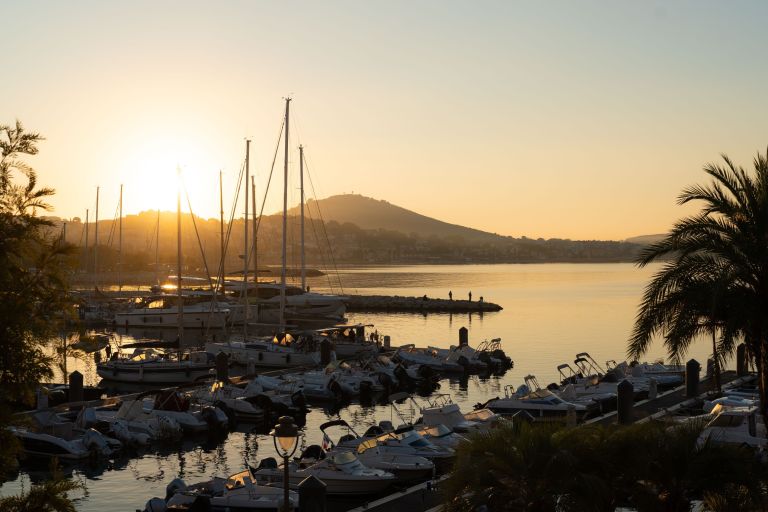 townhouse 5 Rooms for sale on SANARY SUR MER (83110)