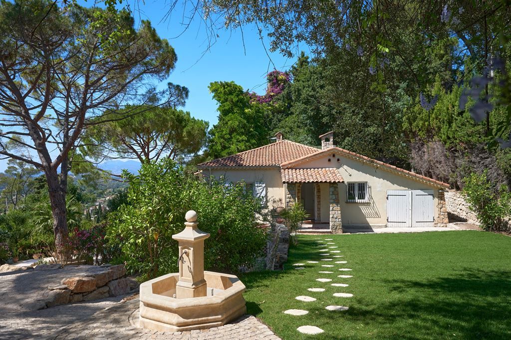 luxury villa 8 Rooms for sale on MOUGINS (06250)