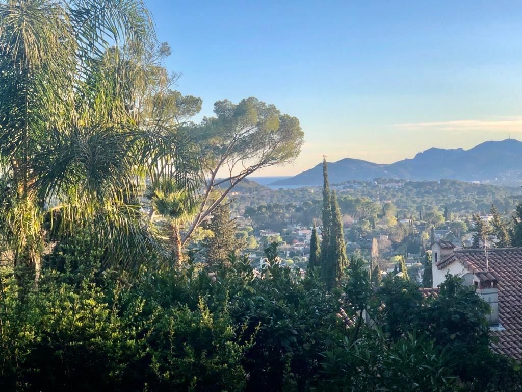 luxury villa 8 Rooms for sale on MOUGINS (06250)