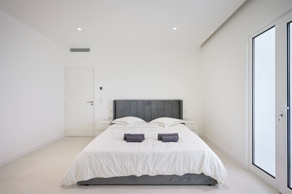 luxury villa 8 Rooms for sale on MOUGINS (06250)