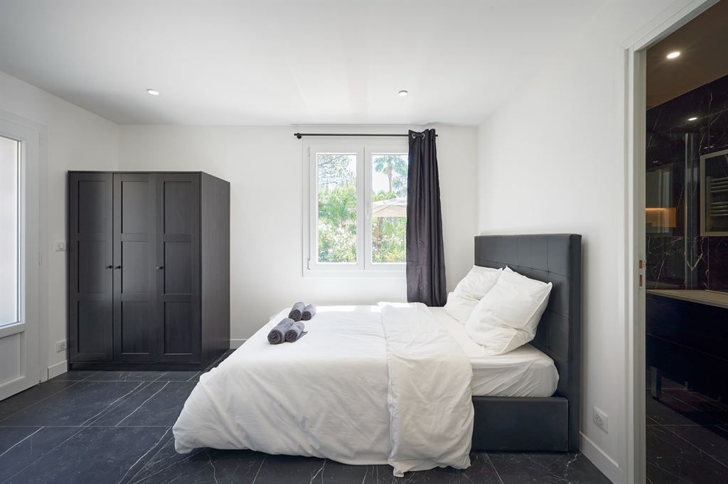 luxury villa 8 Rooms for sale on MOUGINS (06250)