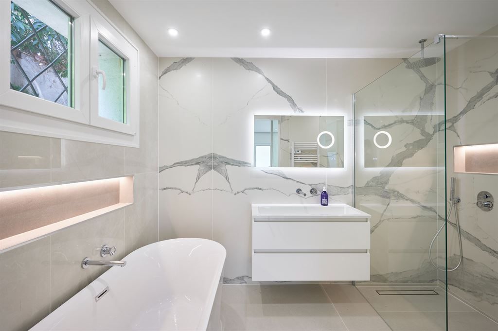 luxury villa 8 Rooms for sale on MOUGINS (06250)