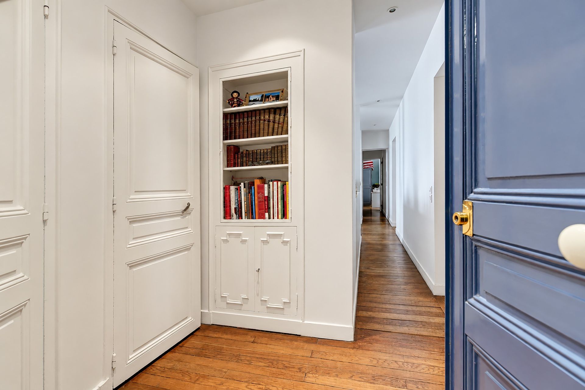 luxury apartment 6 Rooms for sale on PARIS (75016)