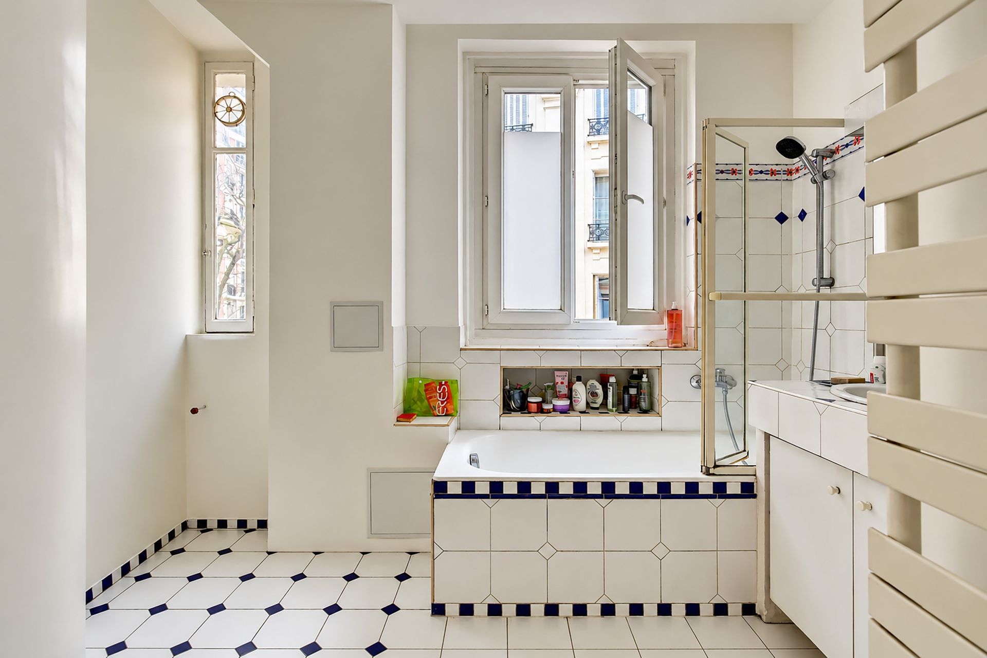 luxury apartment 6 Rooms for sale on PARIS (75016)