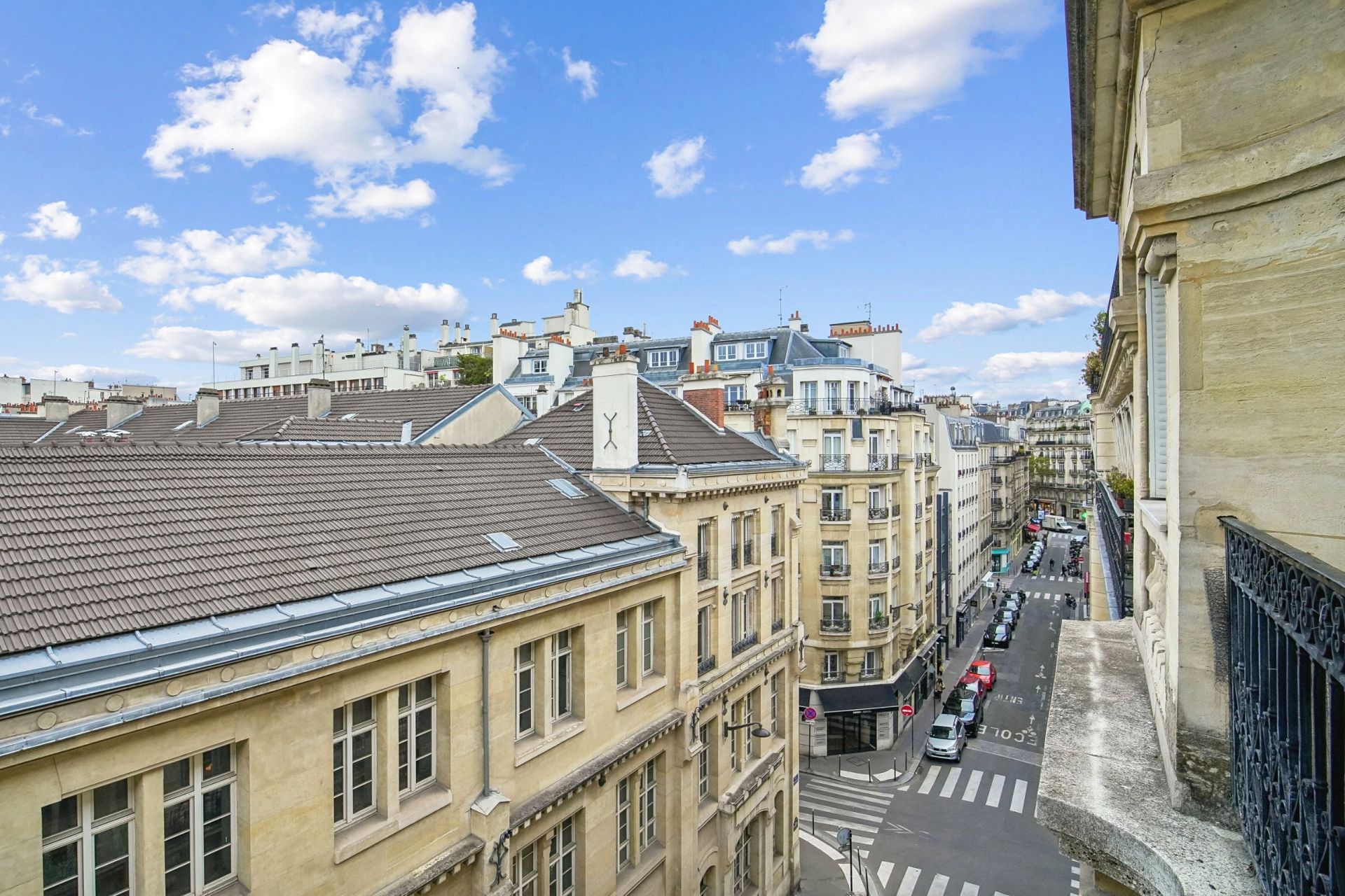luxury apartment 4 Rooms for sale on PARIS (75017)