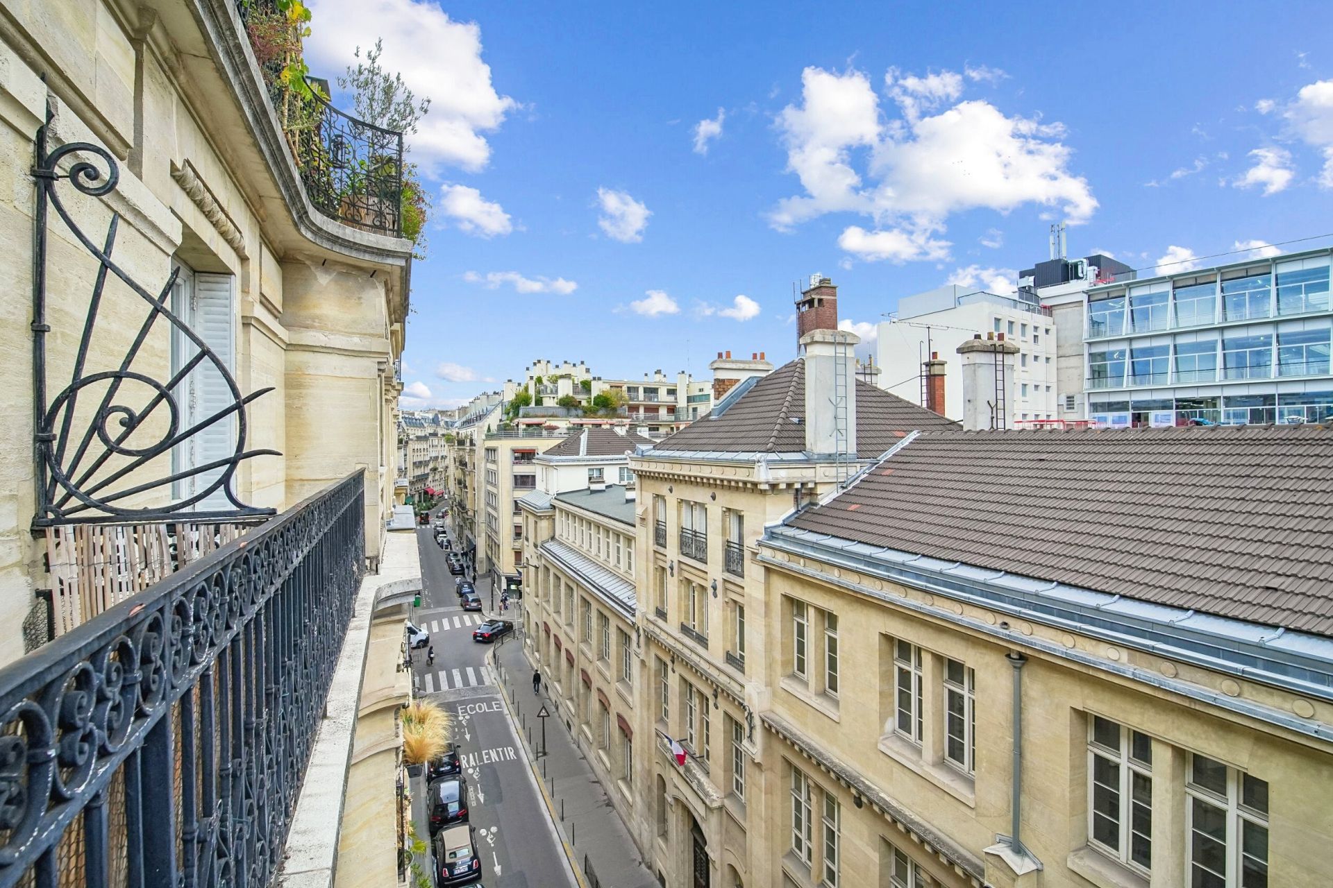 luxury apartment 4 Rooms for sale on PARIS (75017)