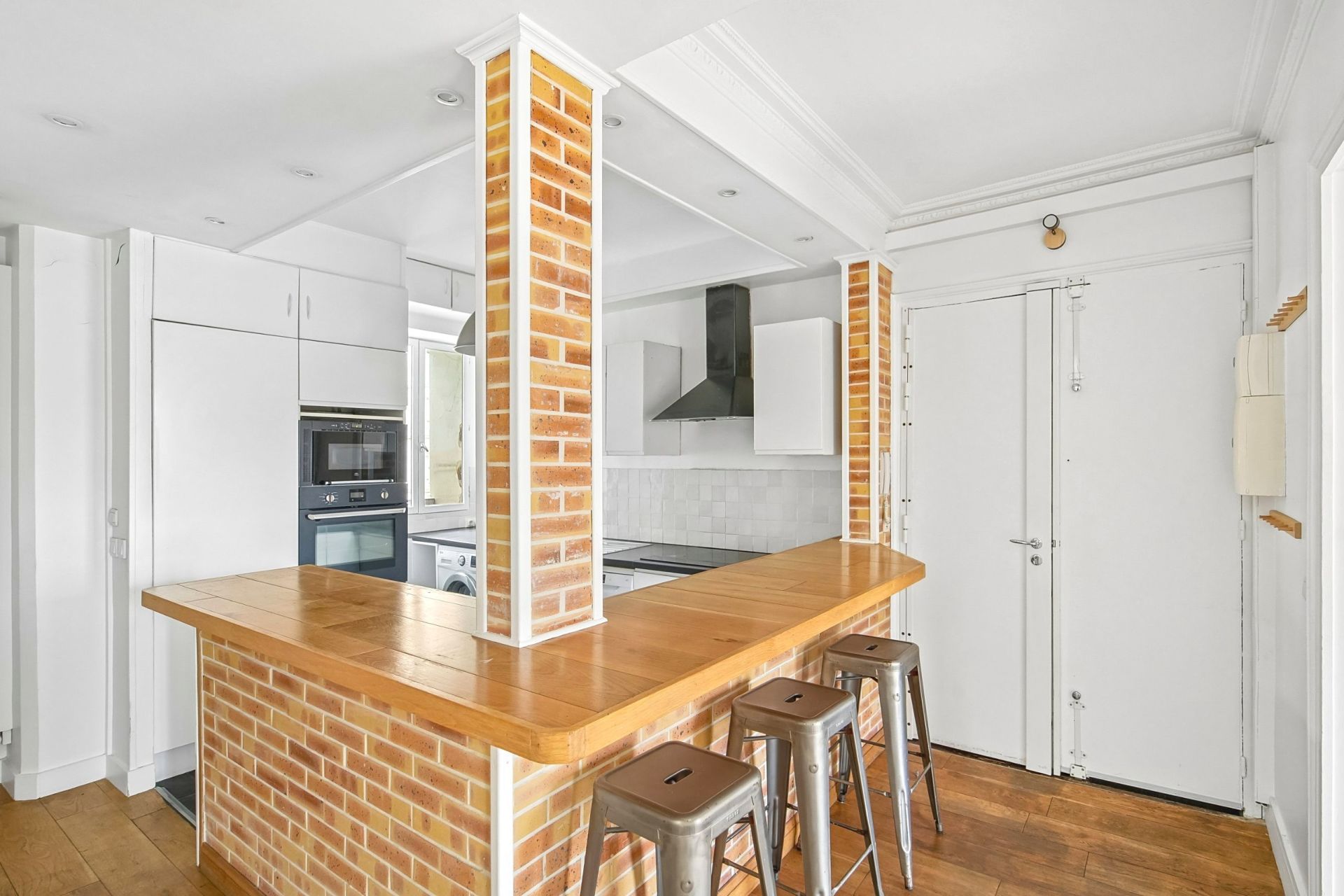 luxury apartment 4 Rooms for sale on PARIS (75017)