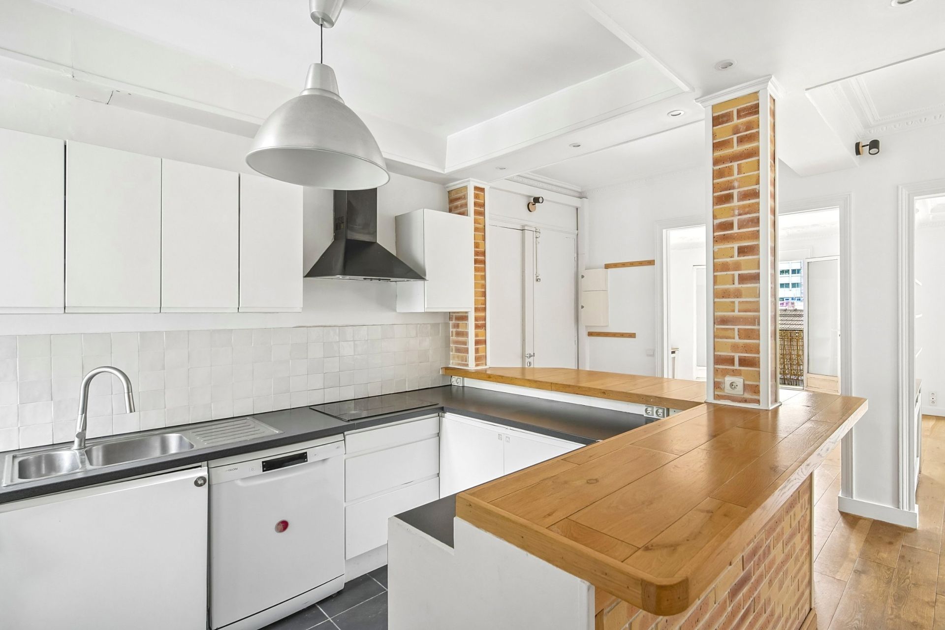luxury apartment 4 Rooms for sale on PARIS (75017)