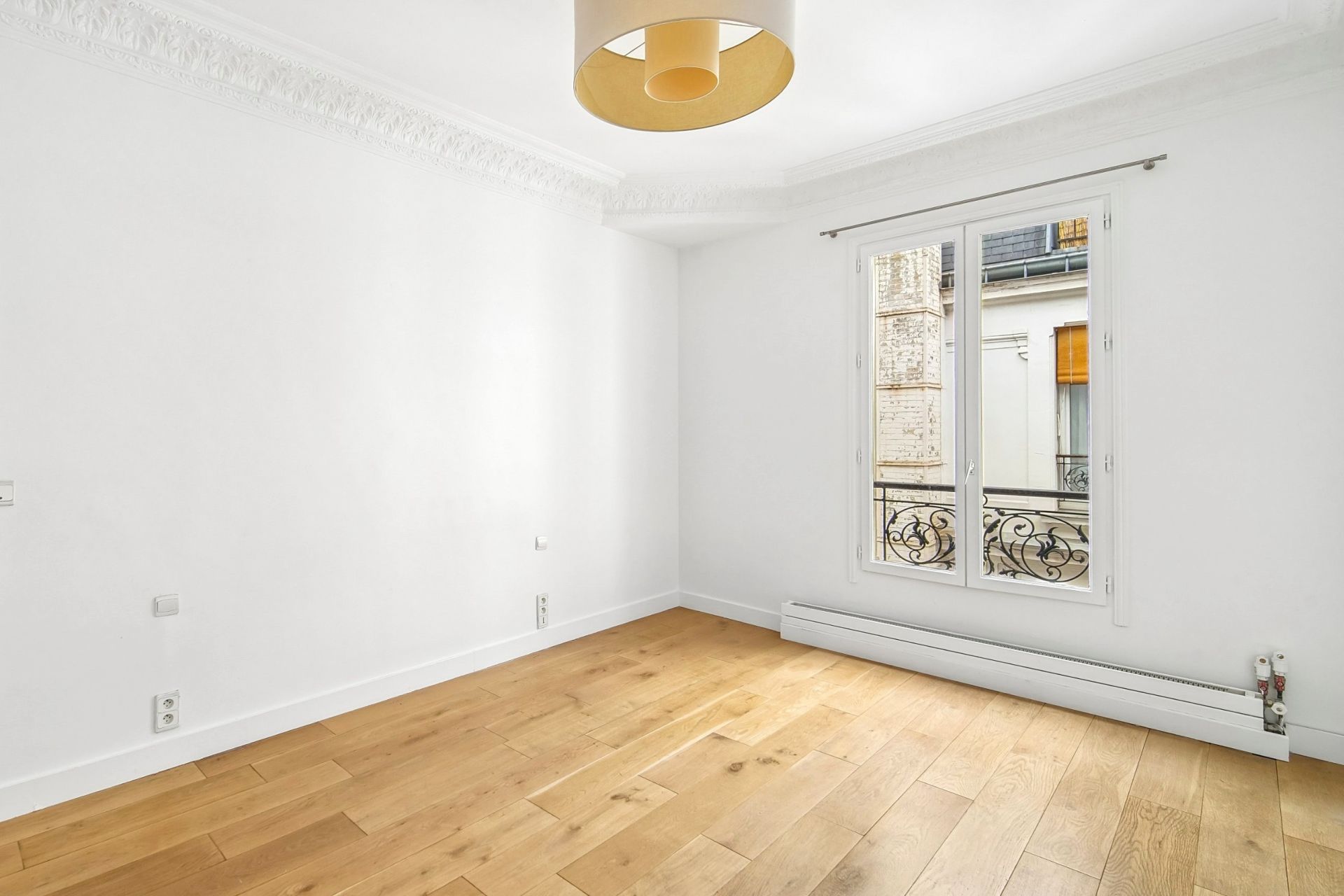 luxury apartment 4 Rooms for sale on PARIS (75017)