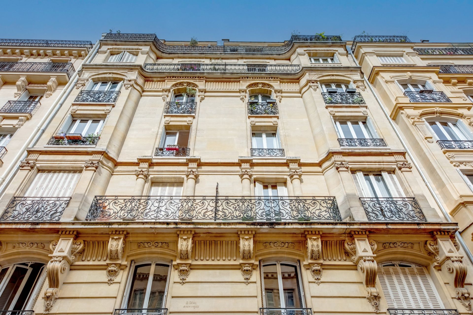 luxury apartment 4 Rooms for sale on PARIS (75017)