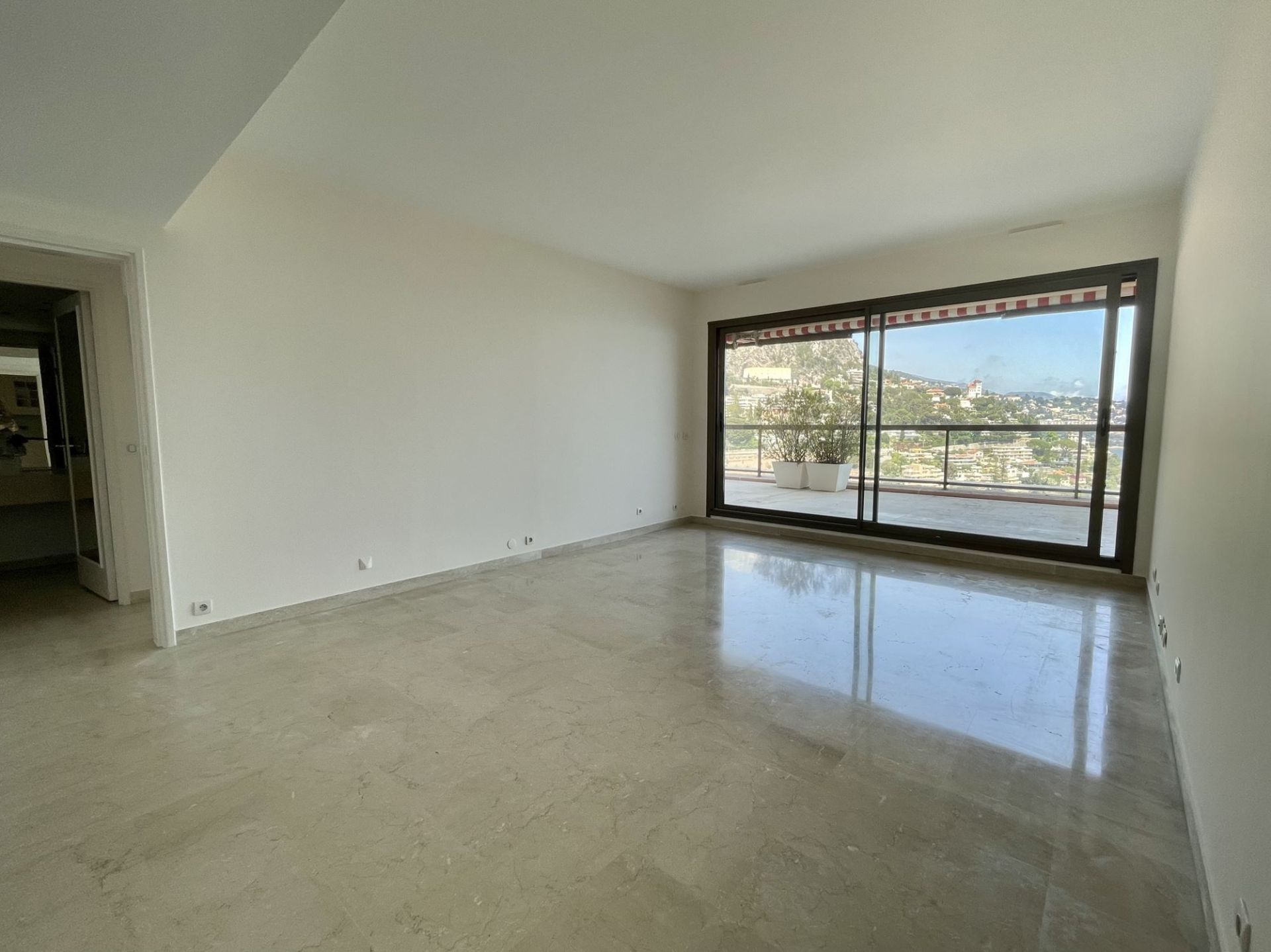 luxury apartment 2 Rooms for rent on MONACO (98000)