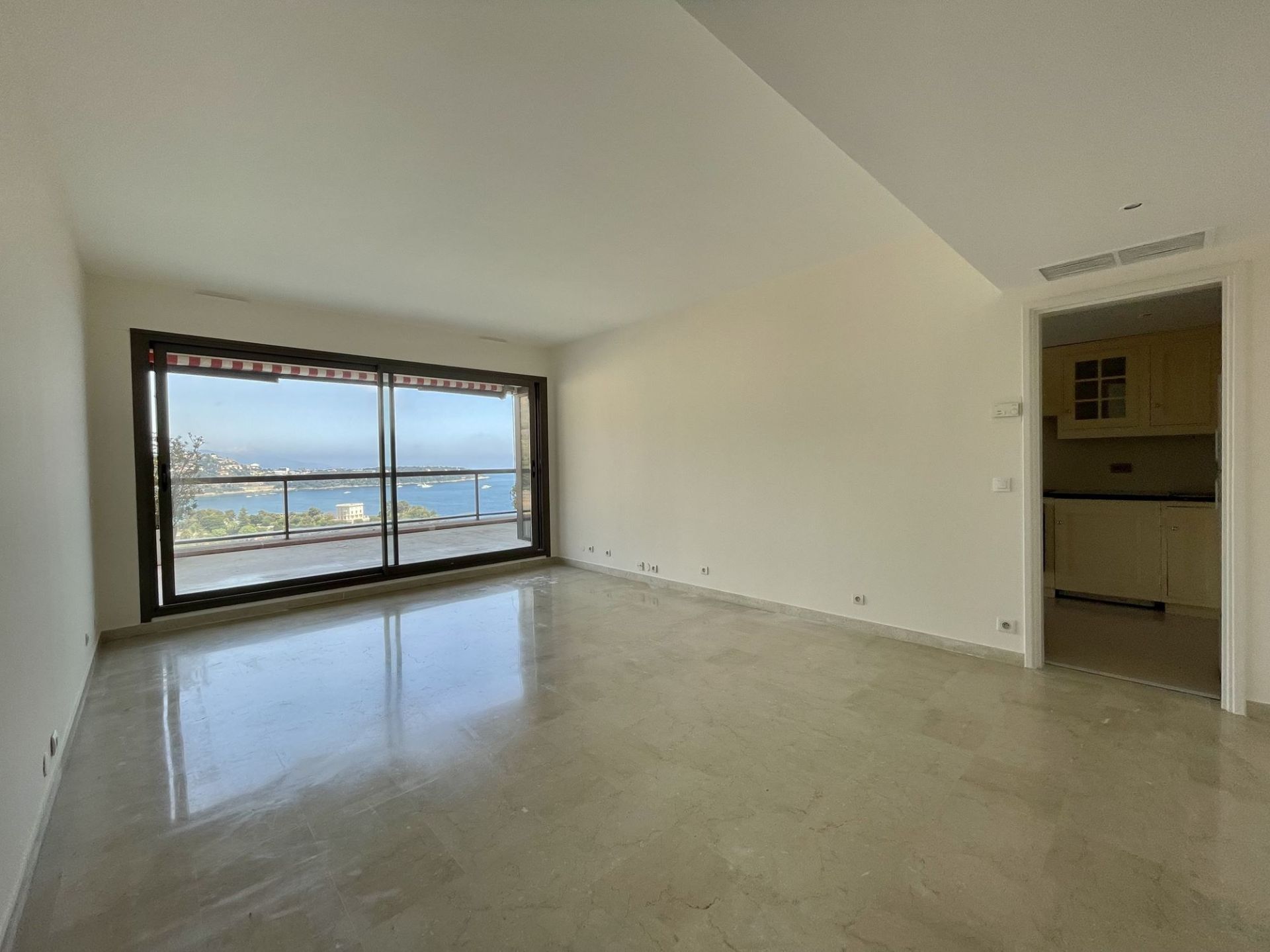 luxury apartment 2 Rooms for rent on MONACO (98000)