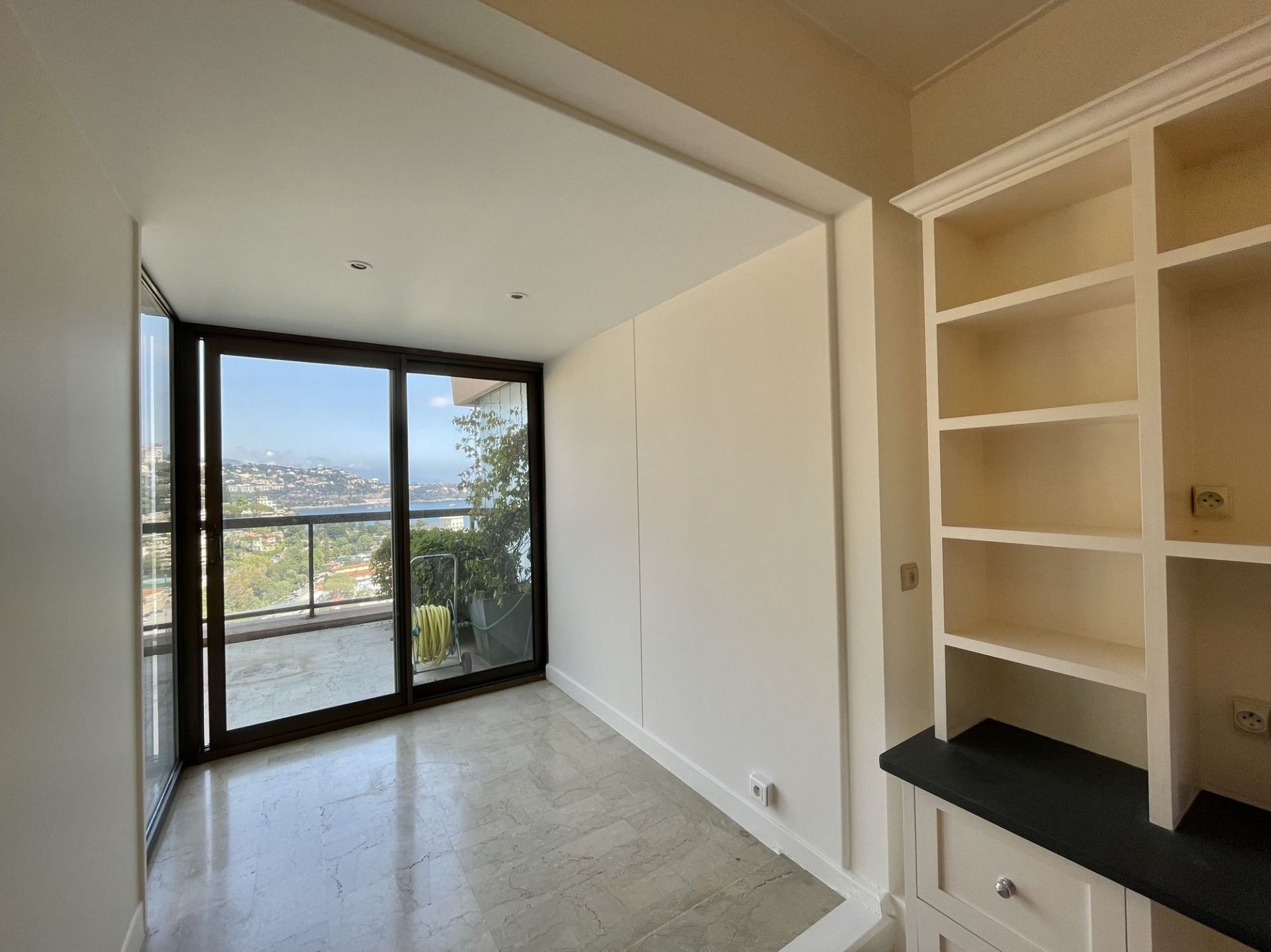 luxury apartment 2 Rooms for rent on MONACO (98000)
