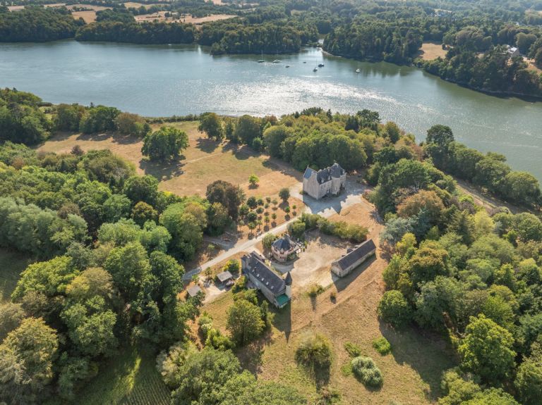 manor house 15 Rooms for sale on QUIMPER (29000)