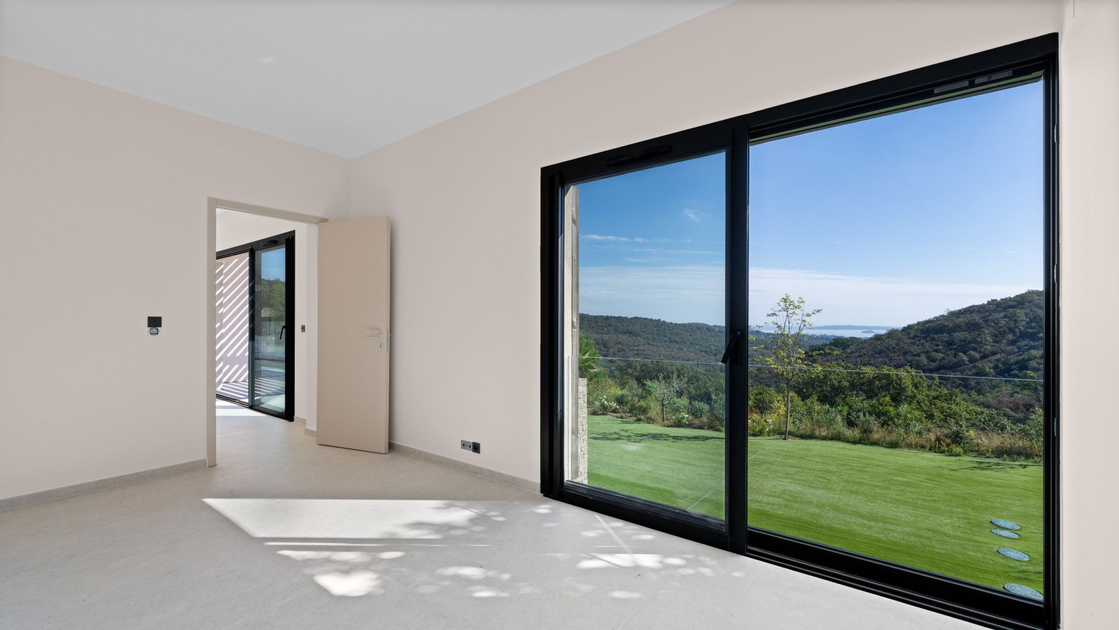 contemporary house 8 Rooms for sale on GRIMAUD (83310)