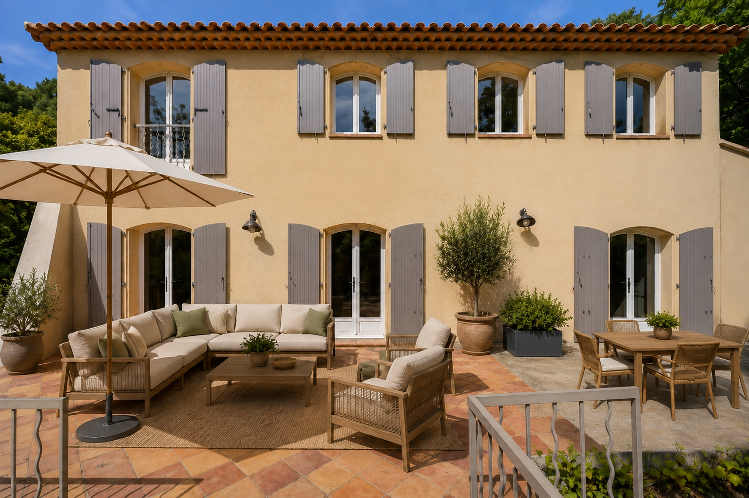 luxury house 6 Rooms for sale on EGUILLES (13510)