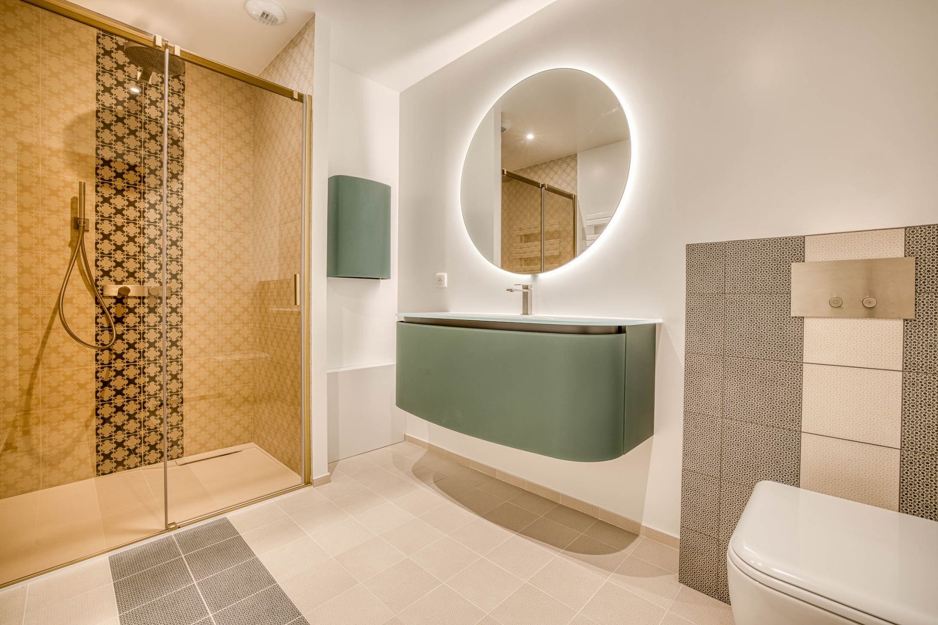 luxury apartment 5 Rooms for sale on ANNECY (74000)