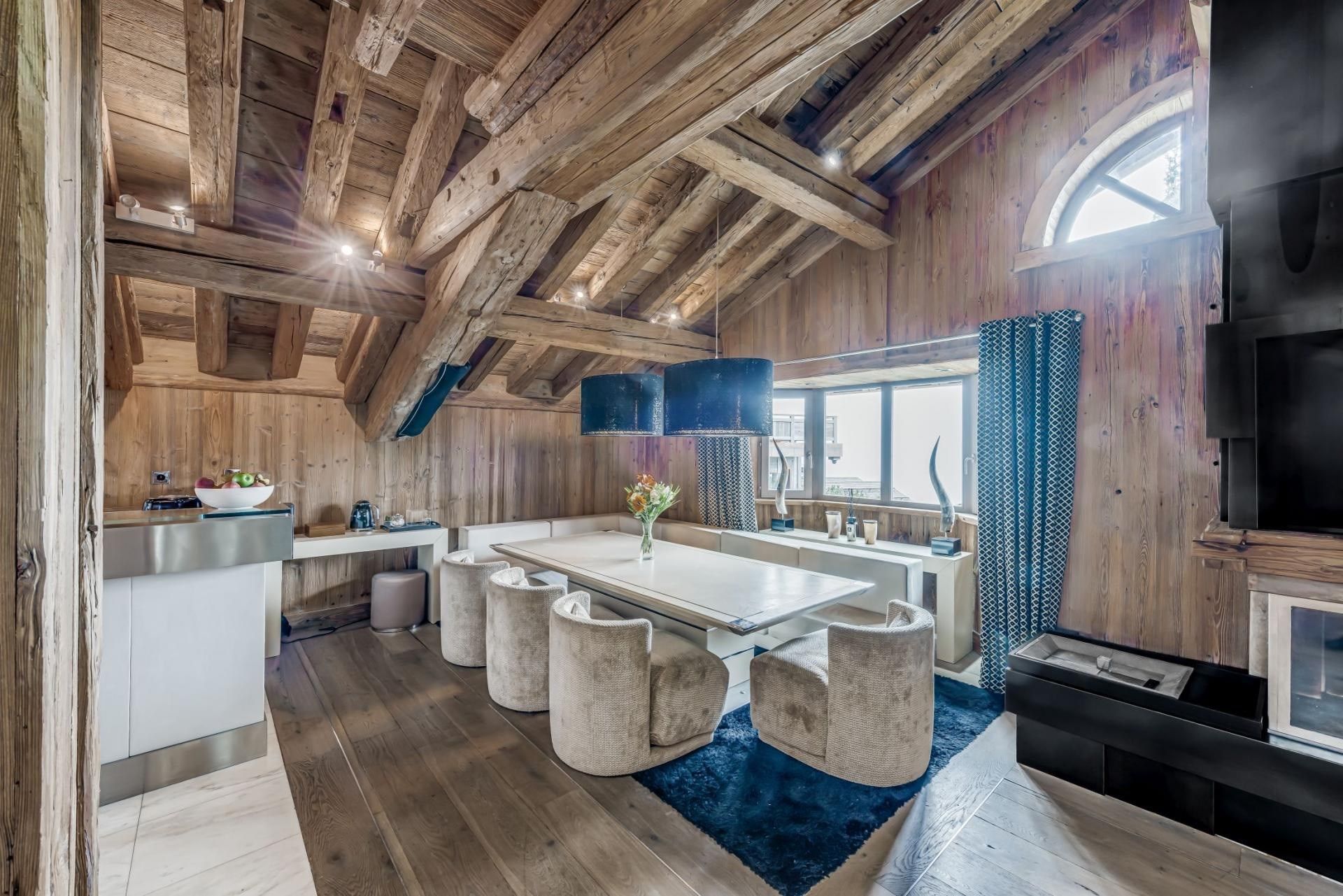 luxury chalet 5 Rooms for seasonal rent on COURCHEVEL (73120)
