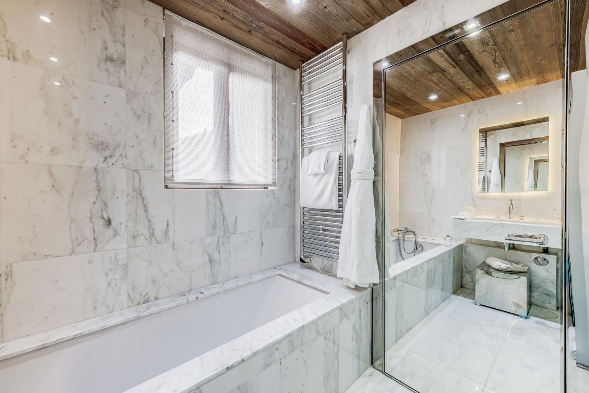 luxury chalet 5 Rooms for seasonal rent on COURCHEVEL (73120)