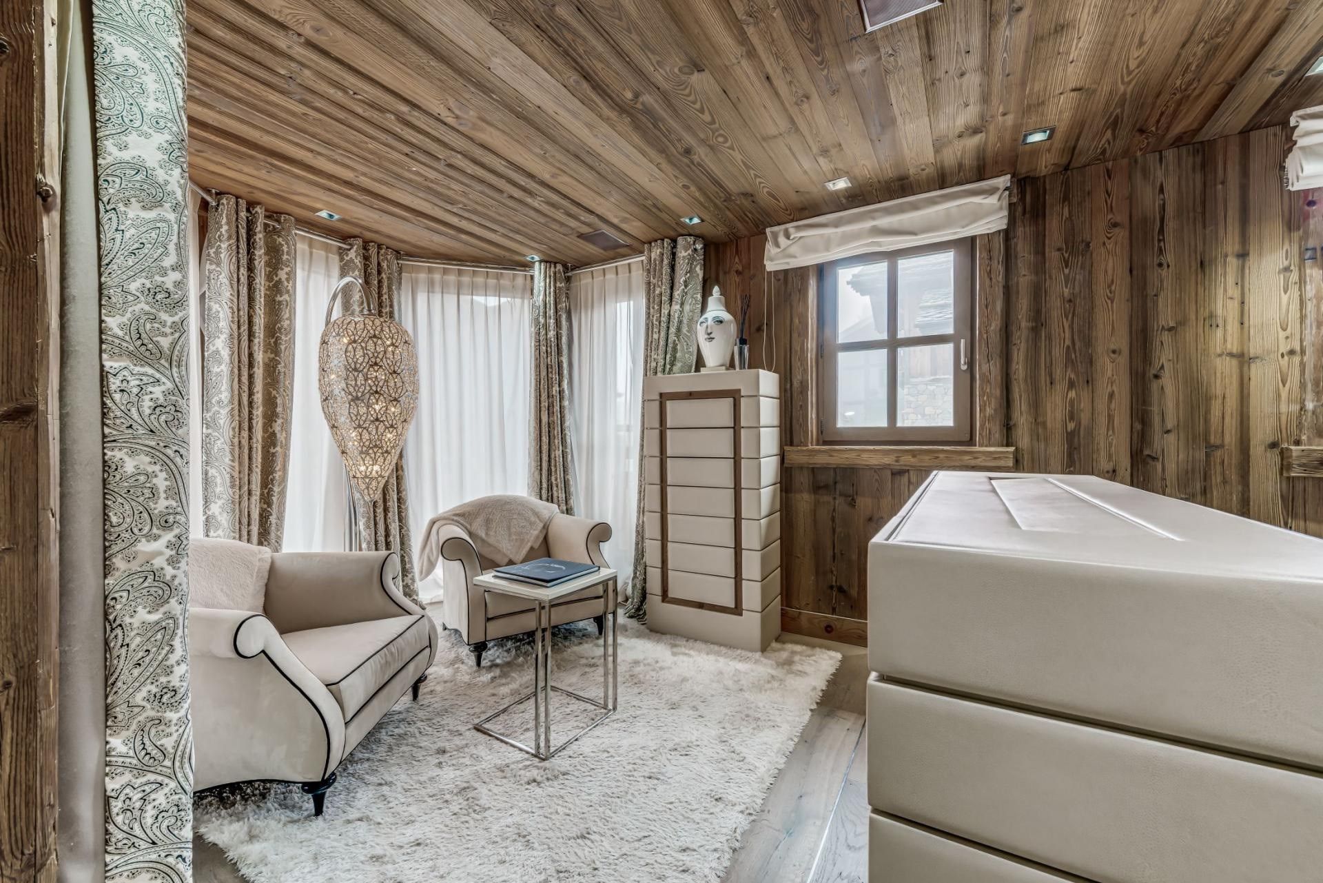 luxury chalet 5 Rooms for seasonal rent on COURCHEVEL (73120)
