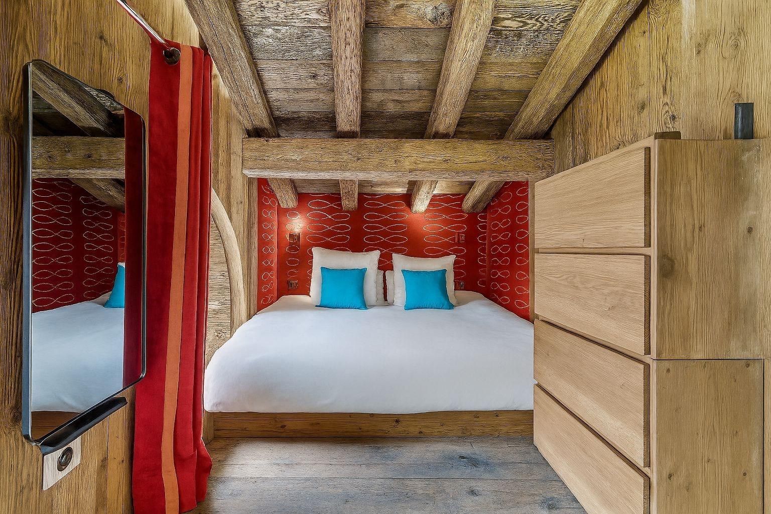 luxury chalet 5 Rooms for seasonal rent on COURCHEVEL (73120)