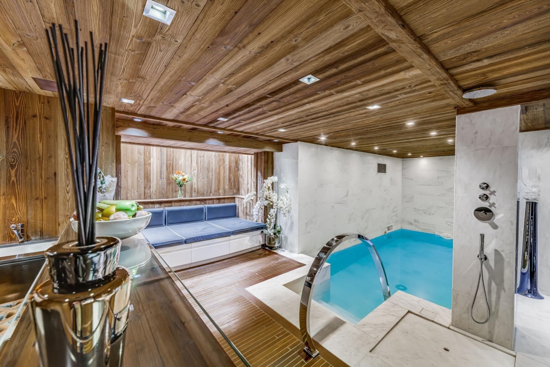 luxury chalet 5 Rooms for seasonal rent on COURCHEVEL (73120)