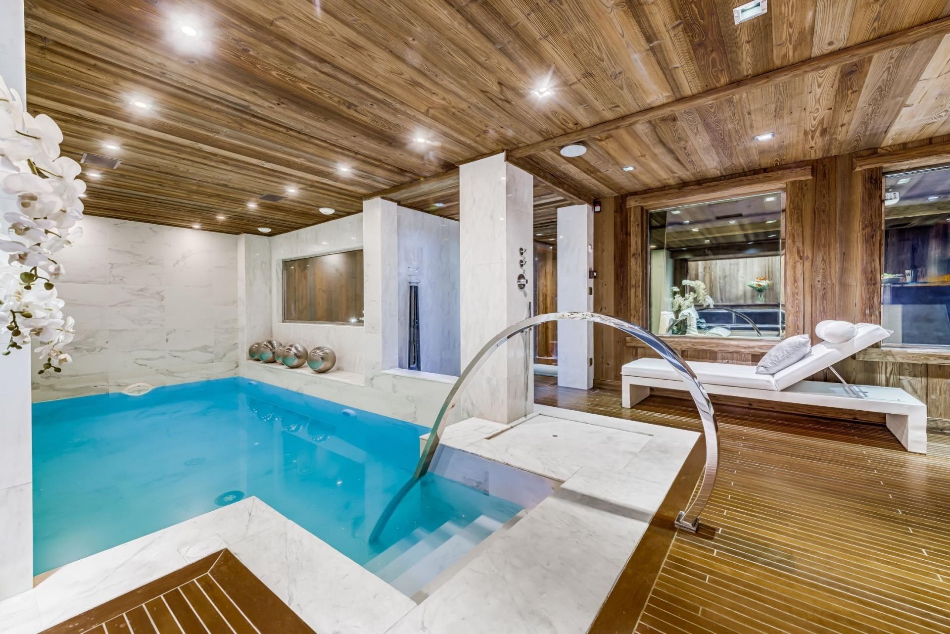 luxury chalet 5 Rooms for seasonal rent on COURCHEVEL (73120)