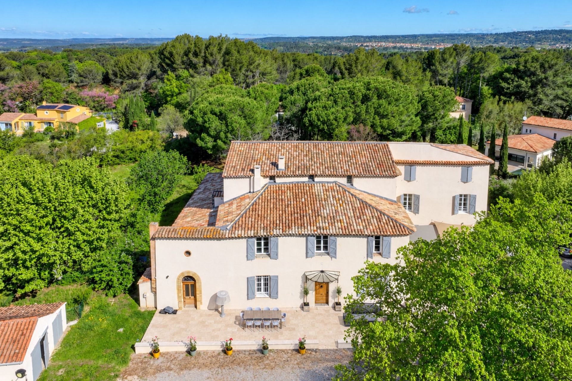 luxury house 11 Rooms for sale on AIX EN PROVENCE (13100)
