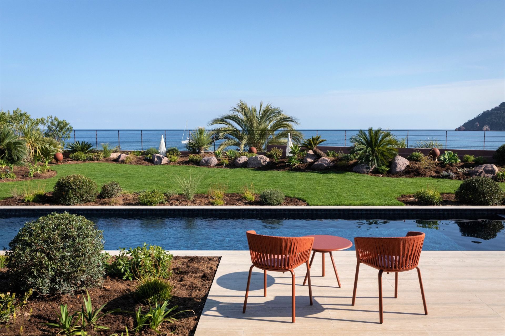 contemporary house 10 Rooms for sale on MANDELIEU LA NAPOULE (06210)
