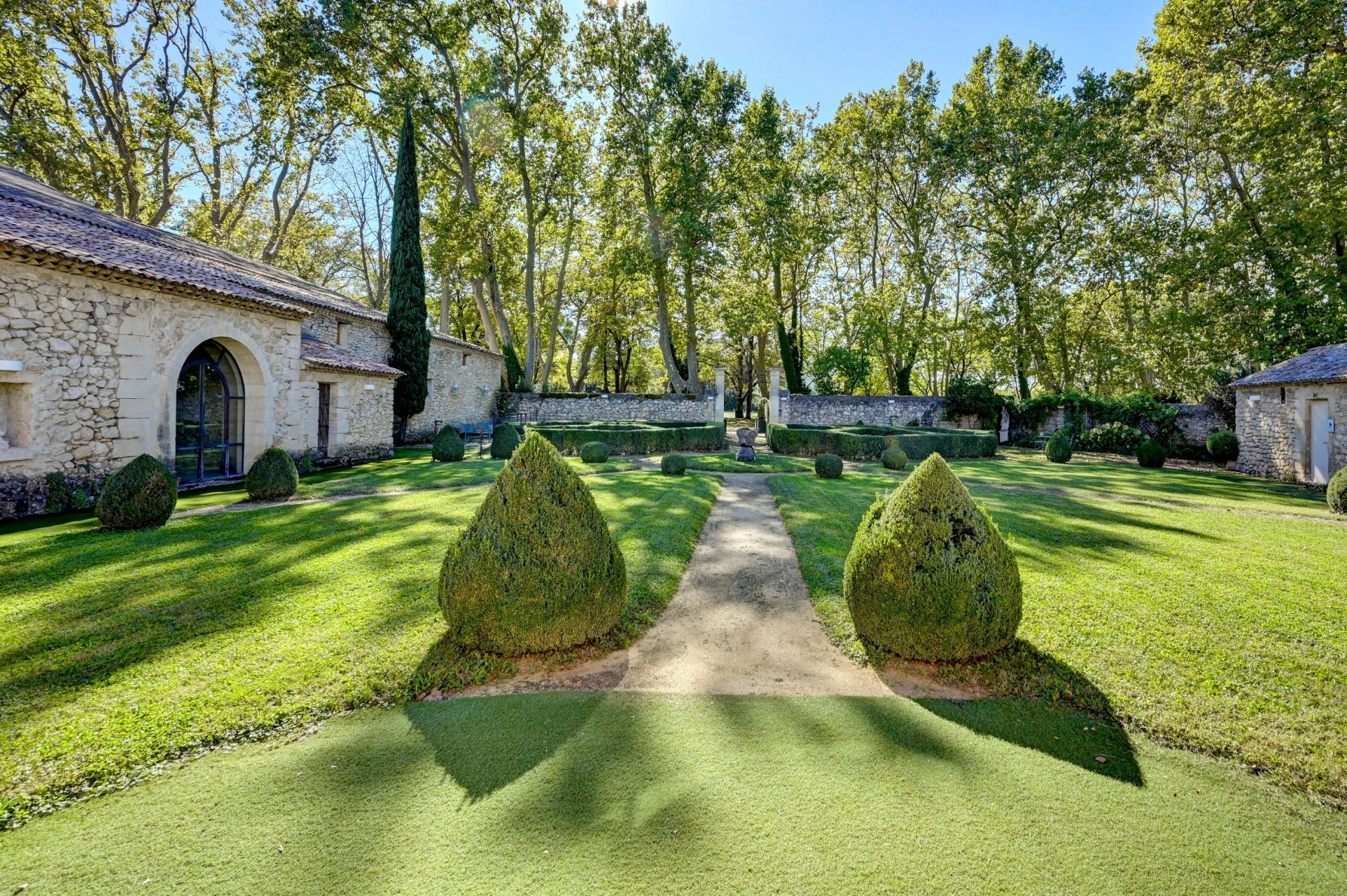 luxury house 10 Rooms for sale on AIX EN PROVENCE (13100)