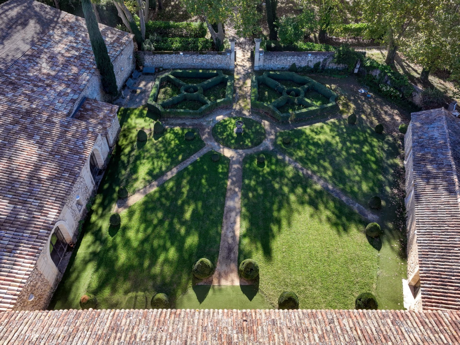 luxury house 10 Rooms for sale on AIX EN PROVENCE (13100)