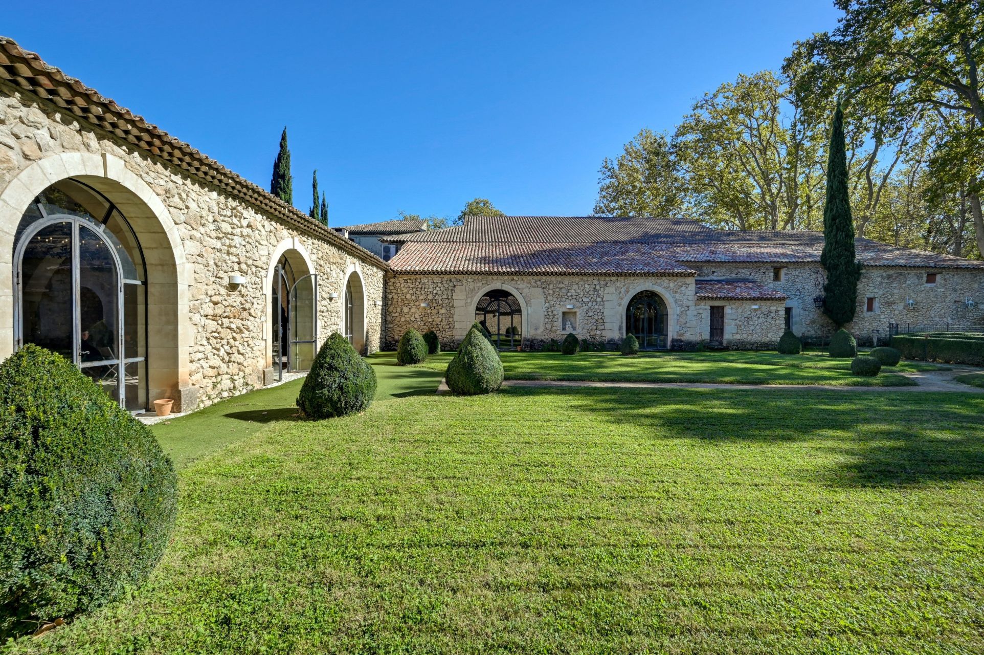 luxury house 10 Rooms for sale on AIX EN PROVENCE (13100)