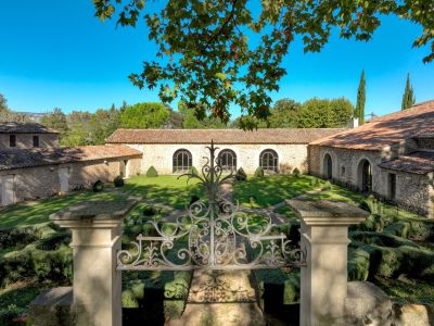 Sale Luxury house Aix-en-Provence 10&nbsp;Rooms 700&nbsp;m²