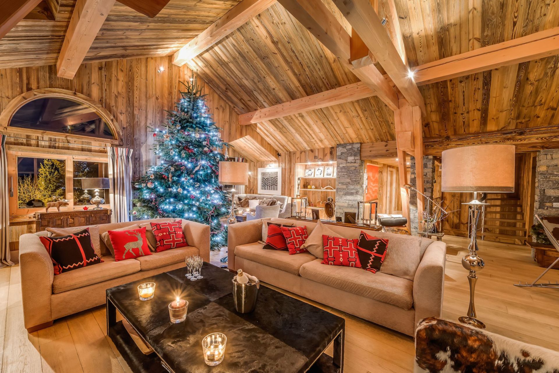 chalet de luxe 7 Pièces en location saisonnière sur MERIBEL LES ALLUES (73550)