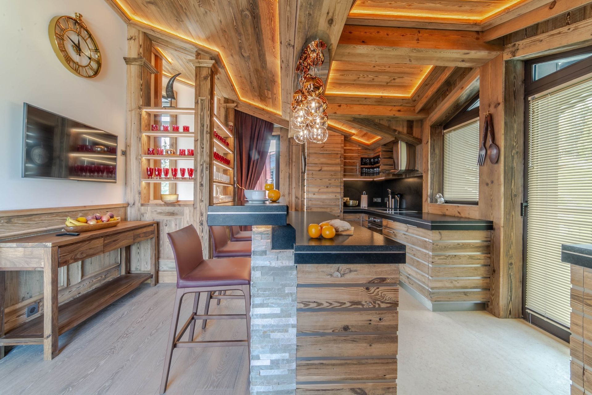 luxury chalet 5 Rooms for seasonal rent on COURCHEVEL (73120)