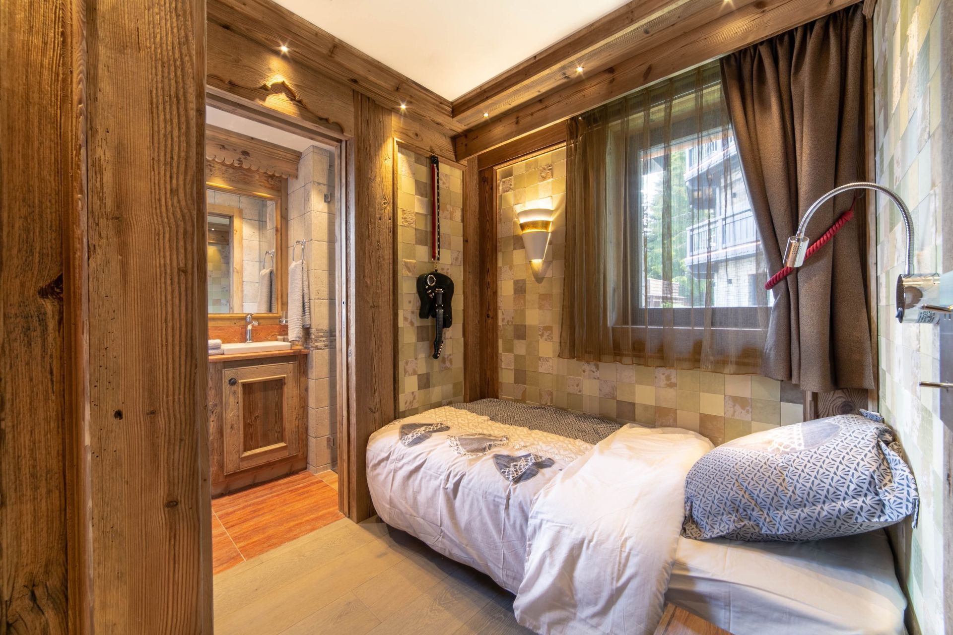 luxury chalet 5 Rooms for seasonal rent on COURCHEVEL (73120)