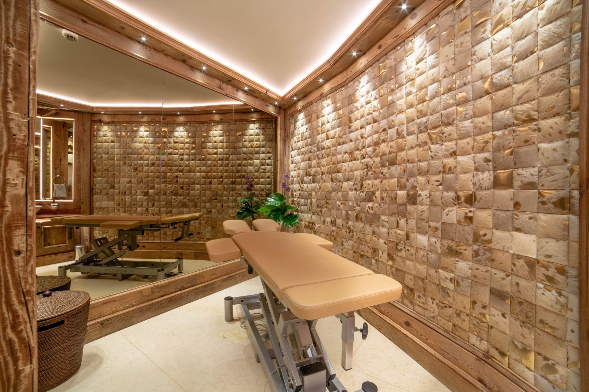 luxury chalet 5 Rooms for seasonal rent on COURCHEVEL (73120)