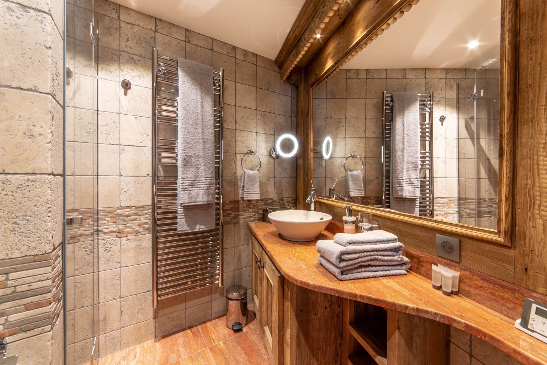 luxury chalet 5 Rooms for seasonal rent on COURCHEVEL (73120)