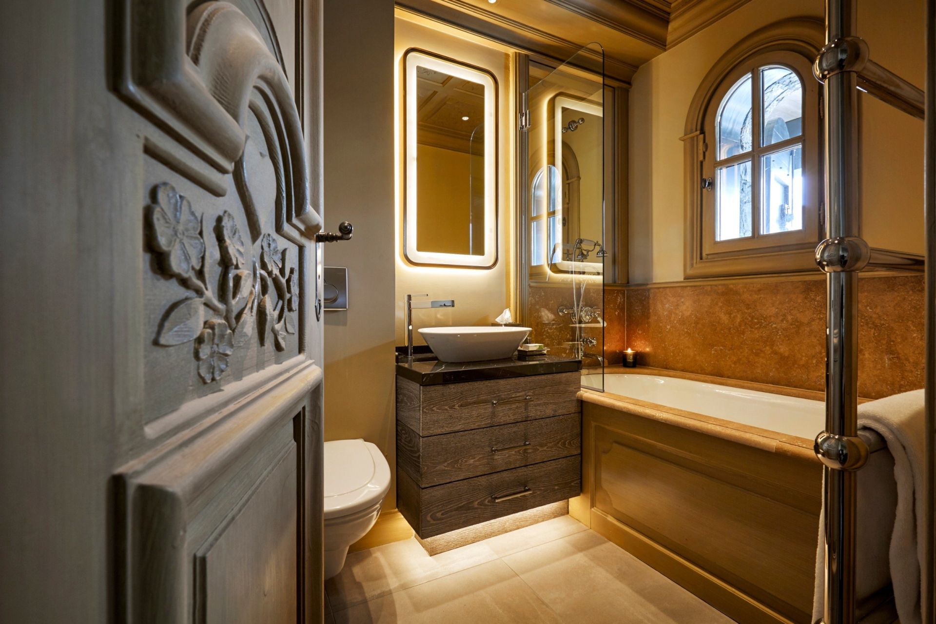 luxury chalet 7 Rooms for seasonal rent on COURCHEVEL (73120)