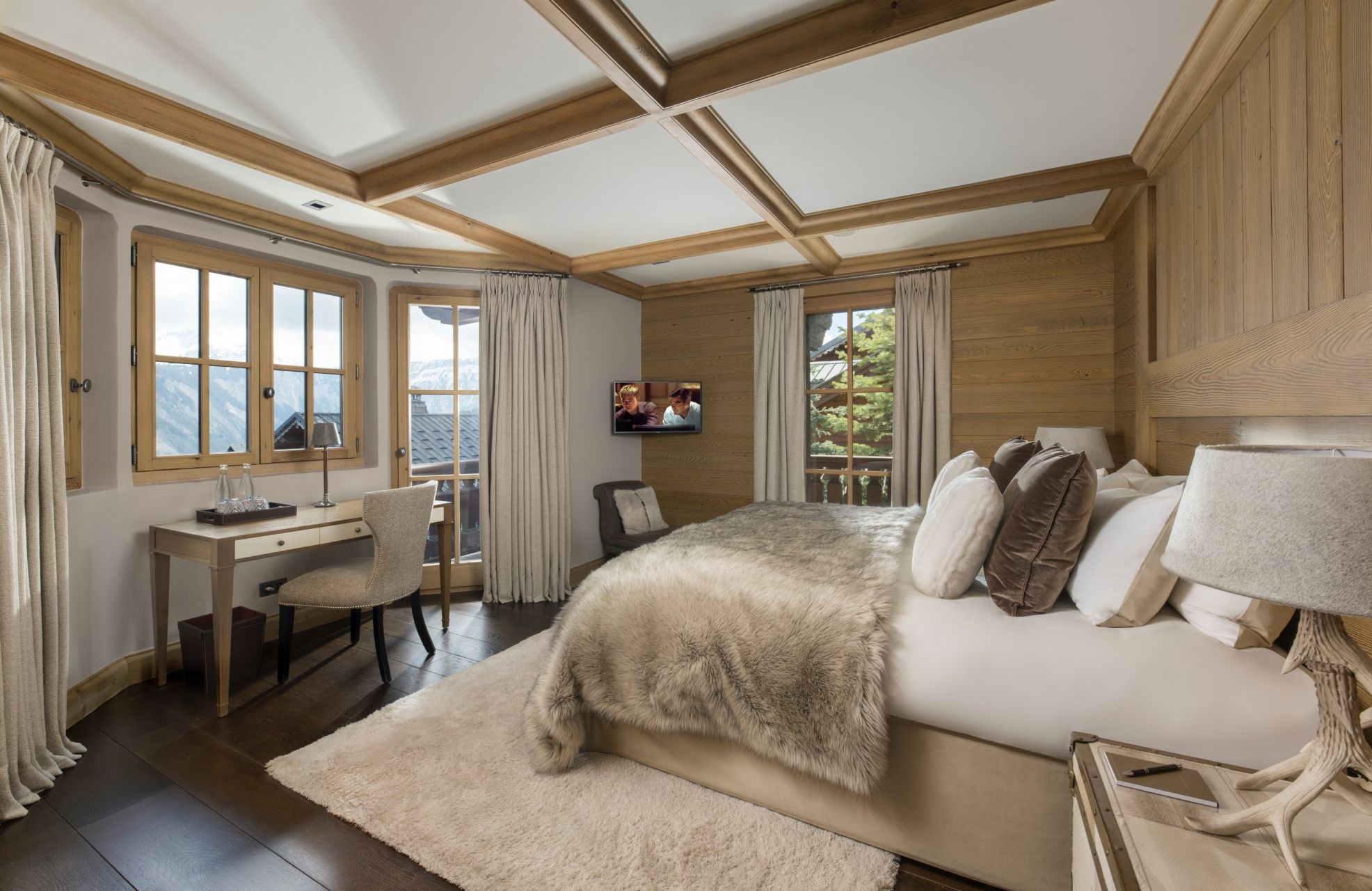 luxury chalet 10 Rooms for seasonal rent on COURCHEVEL (73120)