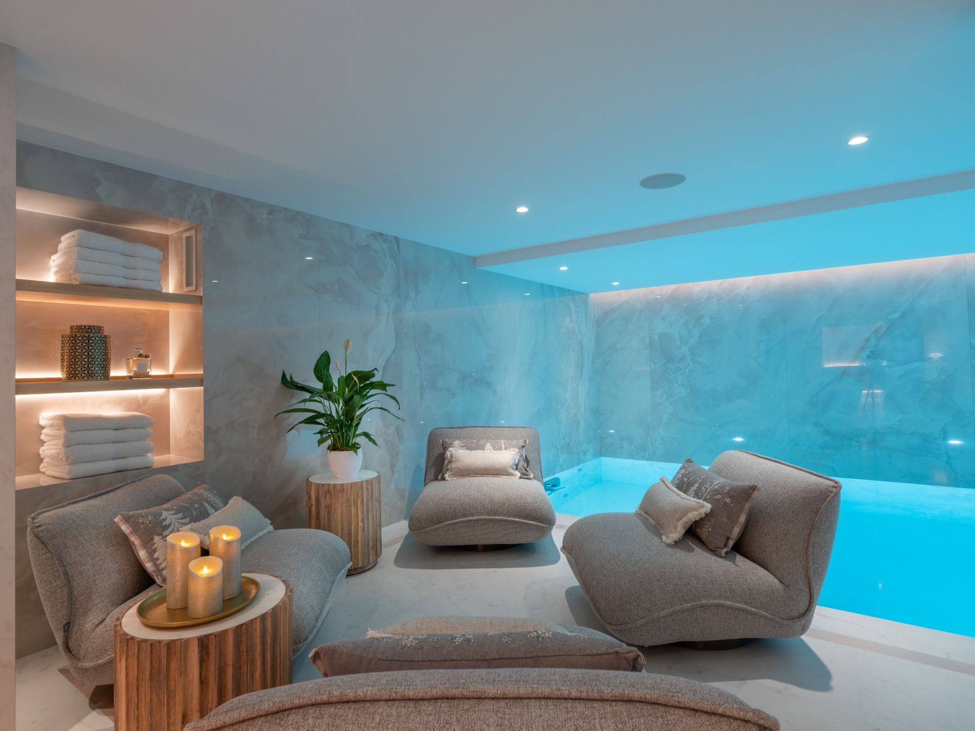 luxury chalet 10 Rooms for seasonal rent on COURCHEVEL (73120)