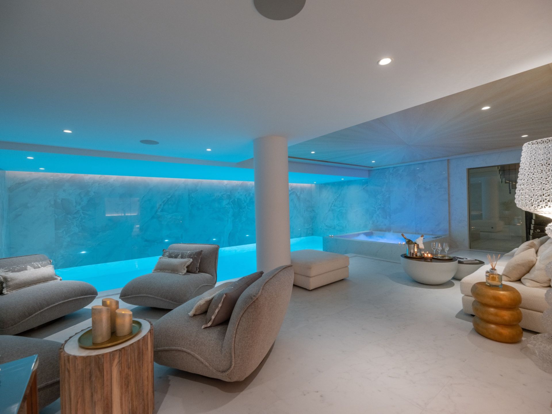 chalet de luxe 10 Pièces en location saisonnière sur COURCHEVEL (73120)