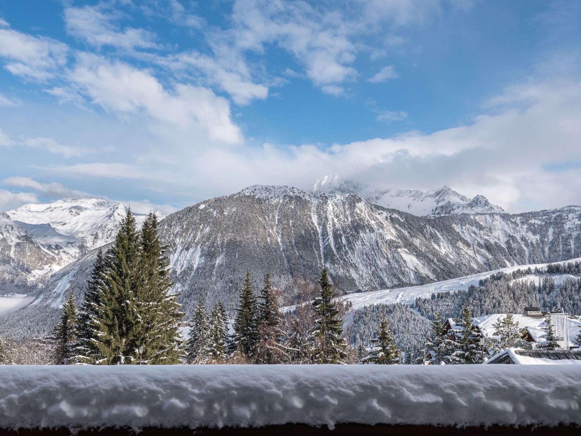 luxury chalet 10 Rooms for seasonal rent on COURCHEVEL (73120)
